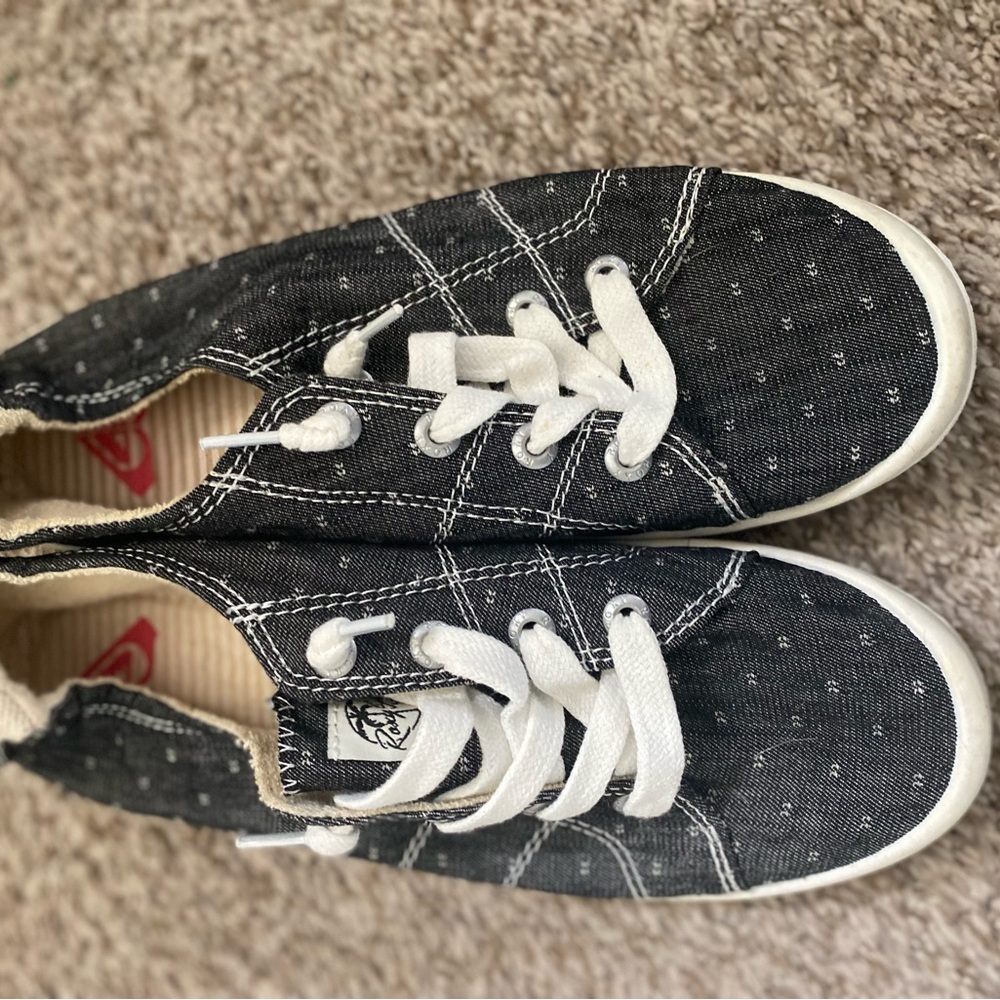 Roxy Black and White Sneakers Classic Lace-Up Design